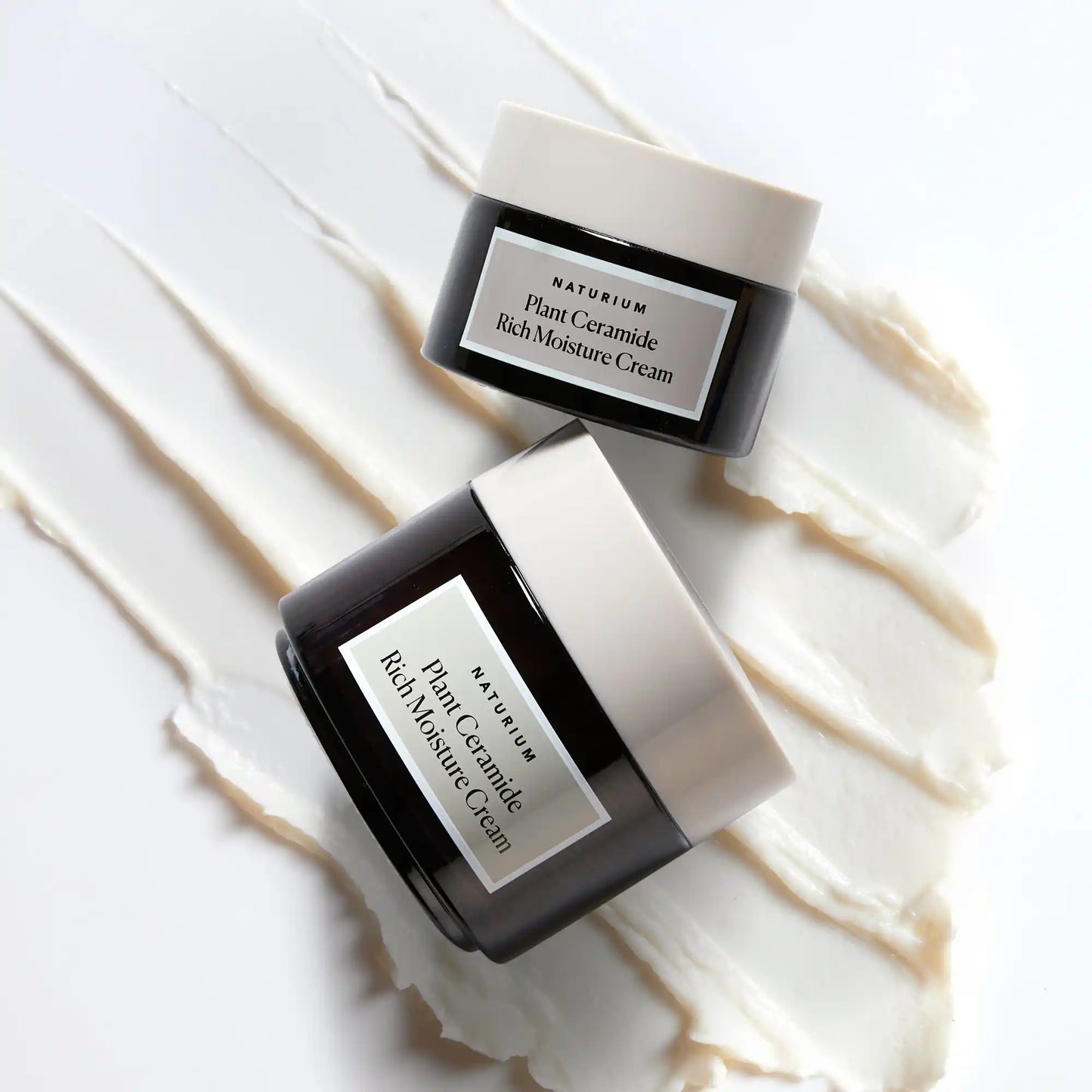 plant-ceramide-rich-moisture-cream-jumbo-y9 11_18_2021_Naturium0575-crop.webp